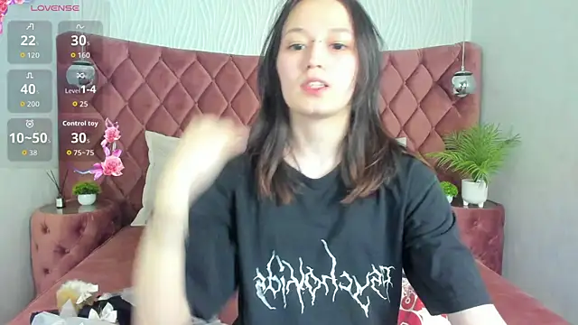 AriettiHamoe's Live XXX Chat