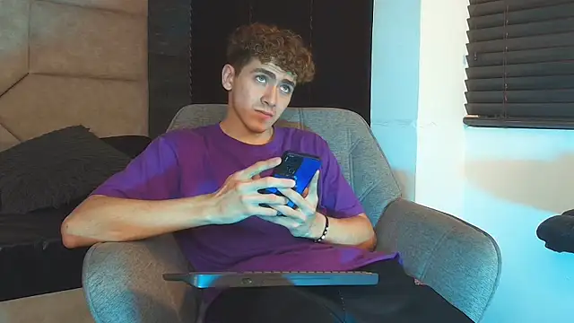 Онлайн чат XXX Tyler_Mcrey