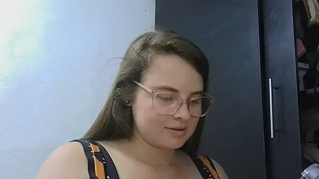 XXX chat uživo modela HellenMiyer1111