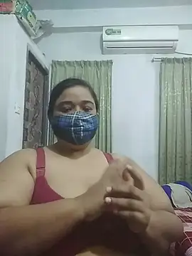momo_loves' Live XXX Chat