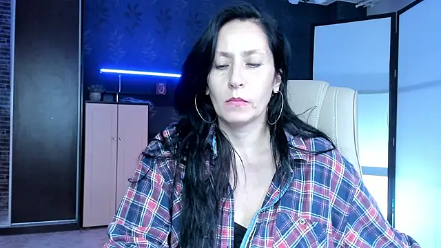 Lucky_Milf's Live XXX Chat
