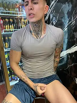 Chat +18 de _Tomy08calderon ao vivo