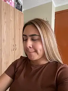 Miabonnett_ Adlı Modelin Canlı XXX Sohbeti