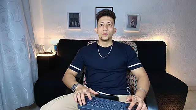 SR_EMILIOCUM Webcam Show