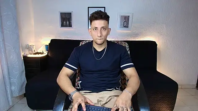 SR_EMILIOCUM Webcam Show
