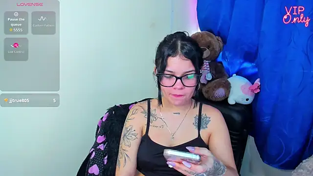 angelina_77 Chat XXX in diretta