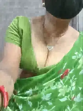 Love_Is_a_Life143 Show in webcam