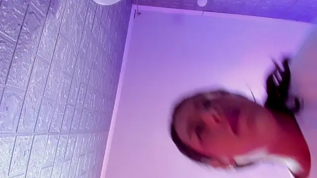 Chat XXX en directo de EmmyTorner