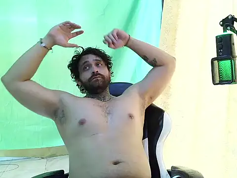 aronmiller404 Show in webcam
