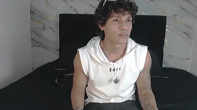 MaximilianRoth Live XXX-Chat