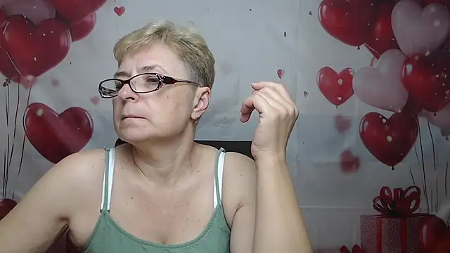 EmiliaGree Chat XXX live