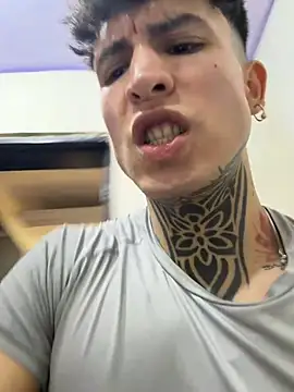 _Tomy08calderon's Live XXX Chat