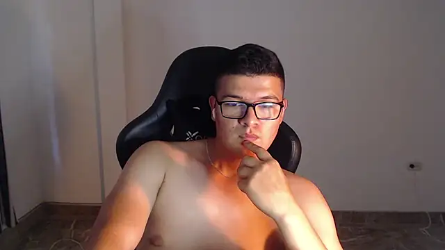 XXX chat uživo modela Plug_Control