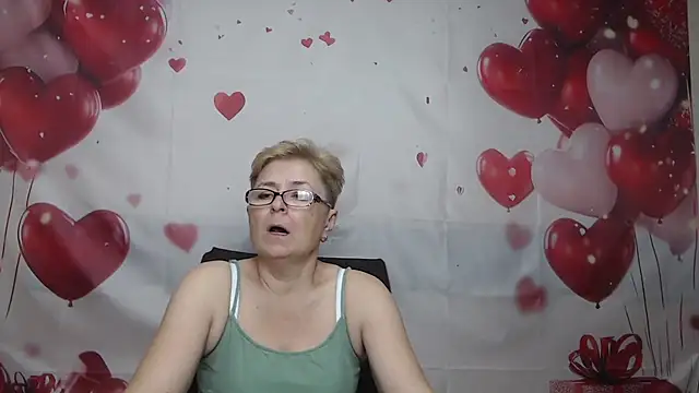 EmiliaGree Adlı Modelin Canlı XXX Sohbeti