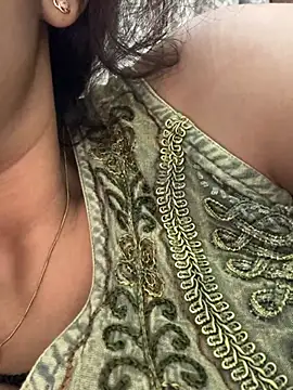 Loviiie Adlı Modelin Canlı XXX Sohbeti