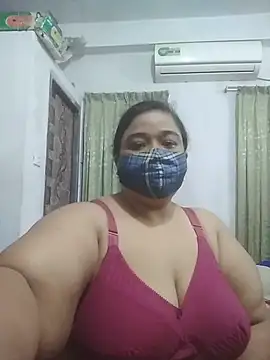 momo_loves Adlı Modelin Canlı XXX Sohbeti