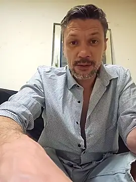 צ'אט XXX בשידור חי של tomek84