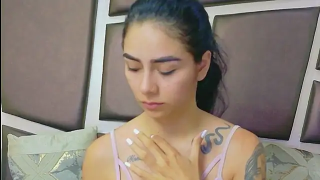 NicoleEsposito Adlı Modelin Canlı XXX Sohbeti