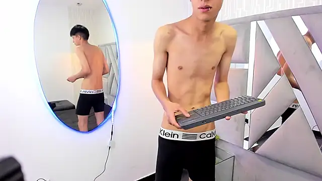 צ'אט XXX בשידור חי של MikeHunteer