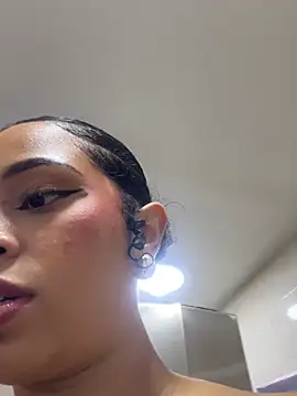 Chat +18 de Nikki_Rousmel ao vivo