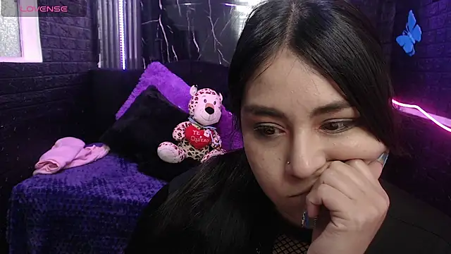 coraline_sun's Webcam Show