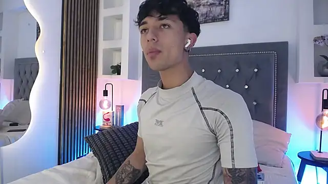 Aiden_Rivers_'s Live XXX Chat