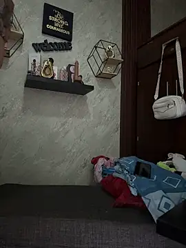 DirtyKhloy XXX чат на живо