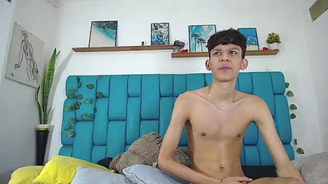 Dirty3someGuys Chat XXX in diretta