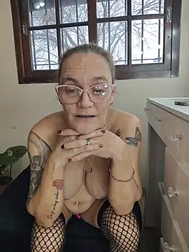 Czat XXX na żywo – Nanybeach
