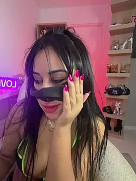 צ'אט XXX בשידור חי של queen-chamss