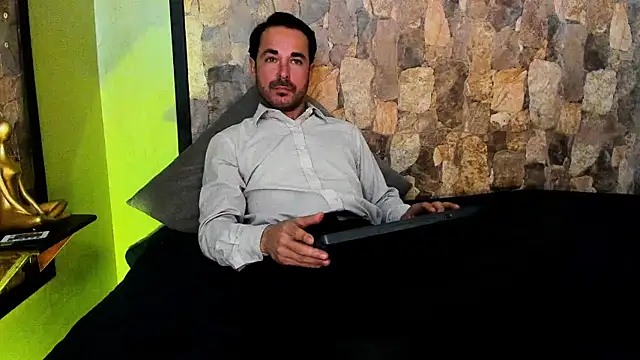 Adams_Sanz Adlı Modelin Canlı XXX Sohbeti
