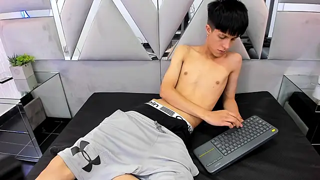 Онлайн чат XXX MikeHunteer