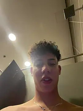 yoursexyjose Show in webcam