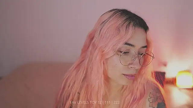 צ'אט XXX בשידור חי של dearnina_