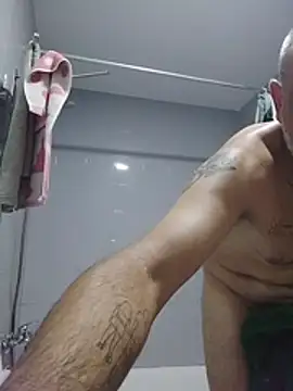 Hetero40 Show in webcam