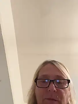 Blondnboujee53's Live XXX Chat