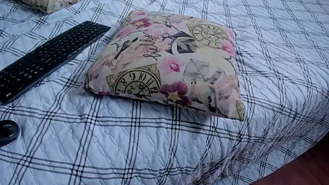 Mia_Luxee 现场XXX聊天