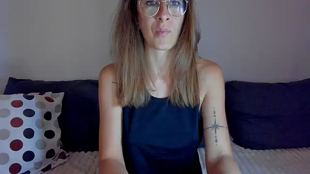 DesireMore90's Live XXX Chat