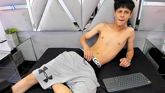 MikeHunteer live XXX chat