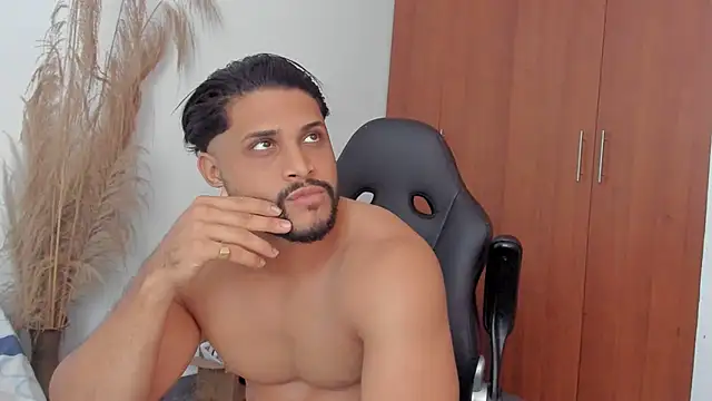 XXX chat uživo modela Pier_Simons