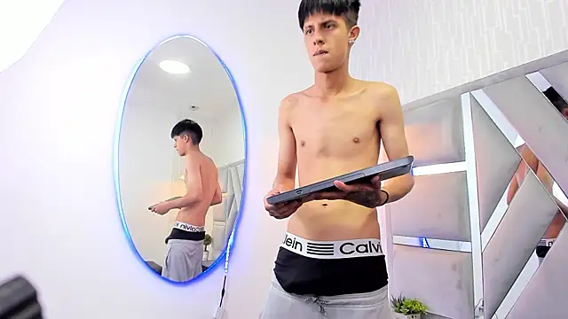 Chat XXX en directo de MikeHunteer