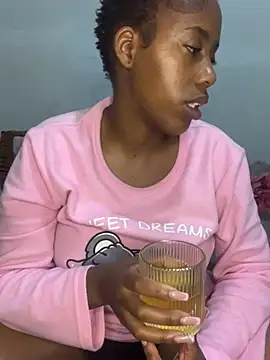 petite_bee élő XXX-chatje