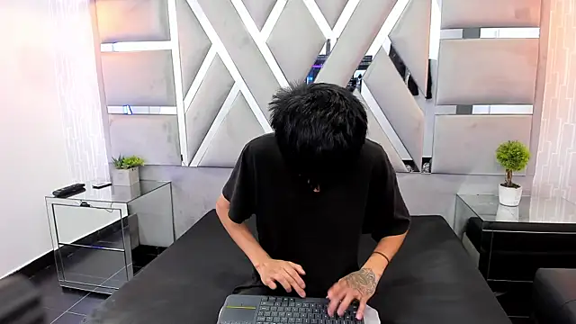 MikeHunteer's Live XXX Chat