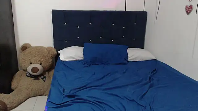ANGELIQUE_KLANE's Live XXX Chat