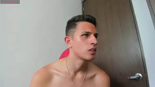 kevin_ahss Show in webcam