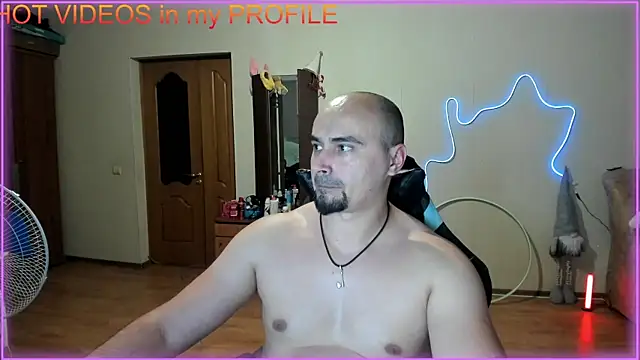-SexyDaddy- Show in webcam