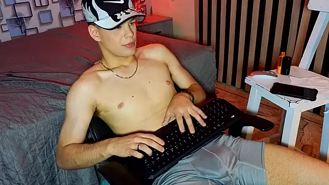 Онлайн чат XXX LoganSteel_