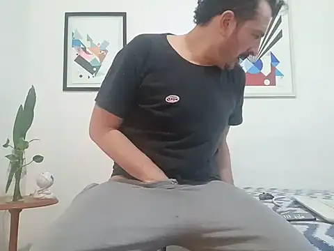 DaddyCloudLatinのライブXXXチャット