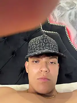 Chat XXX en directo de DilanMiller_