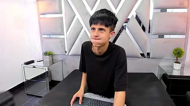 MikeHunteer Live XXX Chat